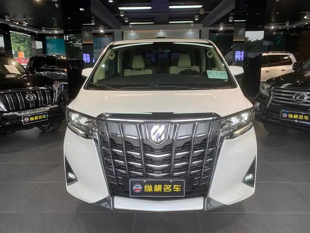 Toyota Alphard — фото 2
