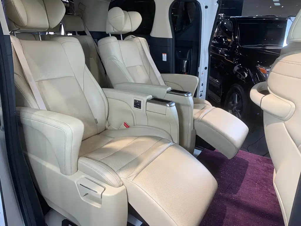 Toyota Alphard — фото 13