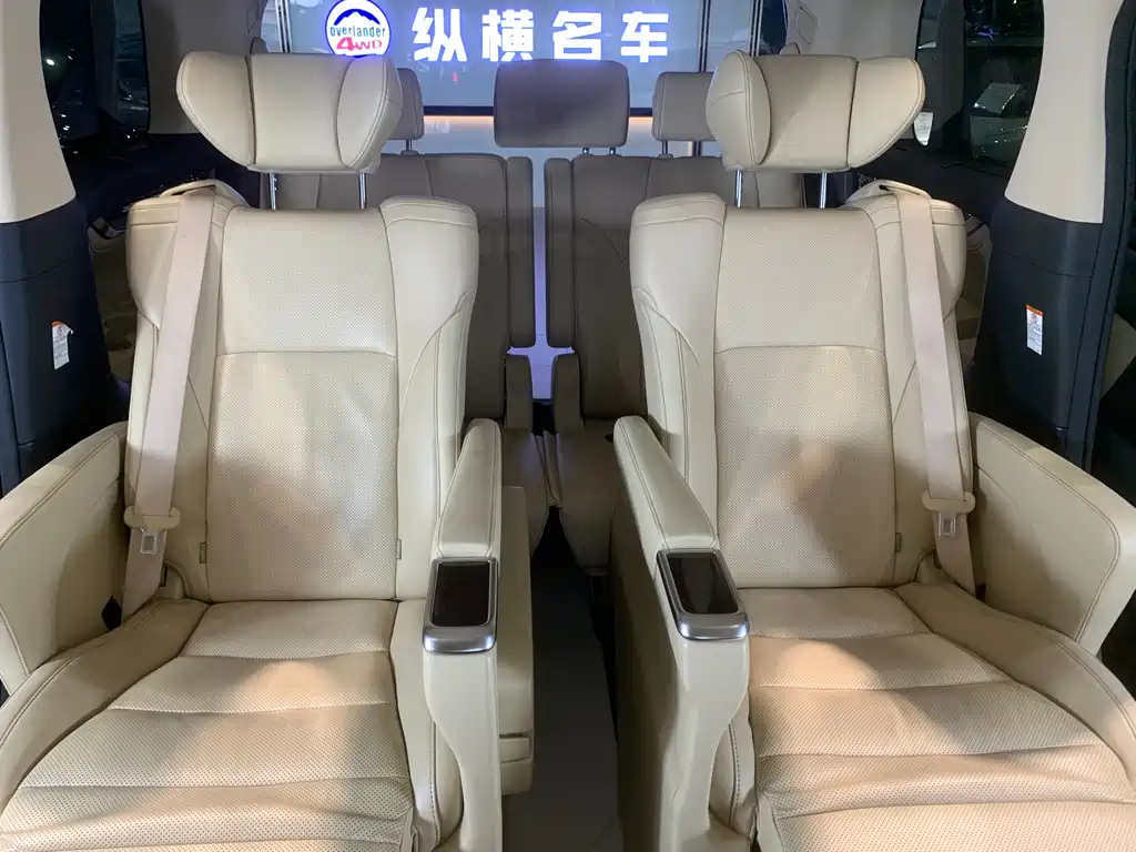 Toyota Alphard — фото 14