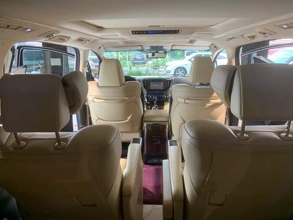 Toyota Alphard — фото 18
