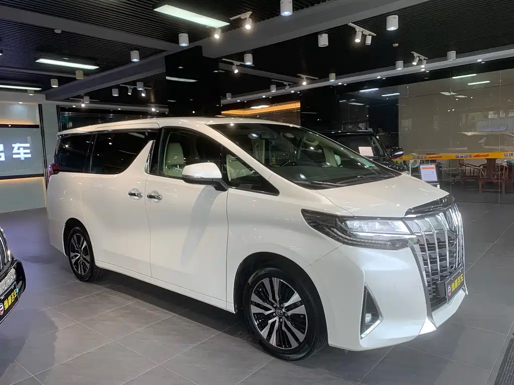 Toyota Alphard — фото 3
