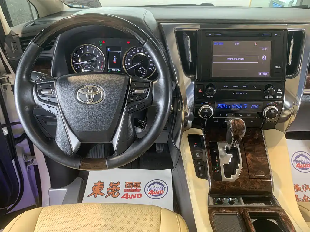 Toyota Alphard — фото 21