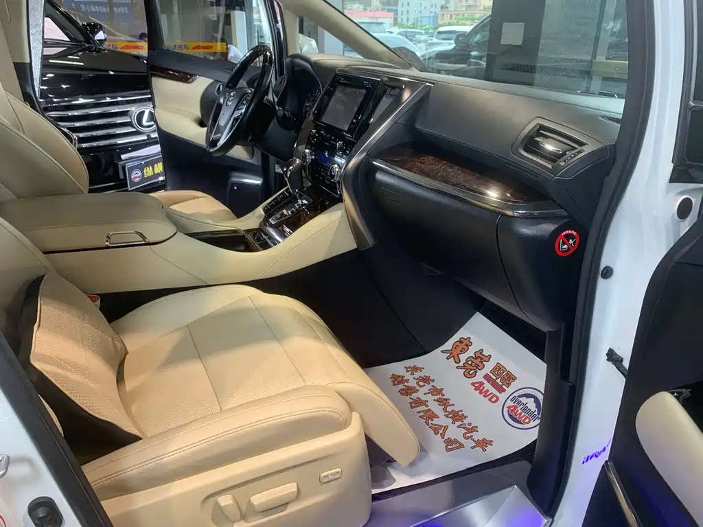 Toyota Alphard — фото 10
