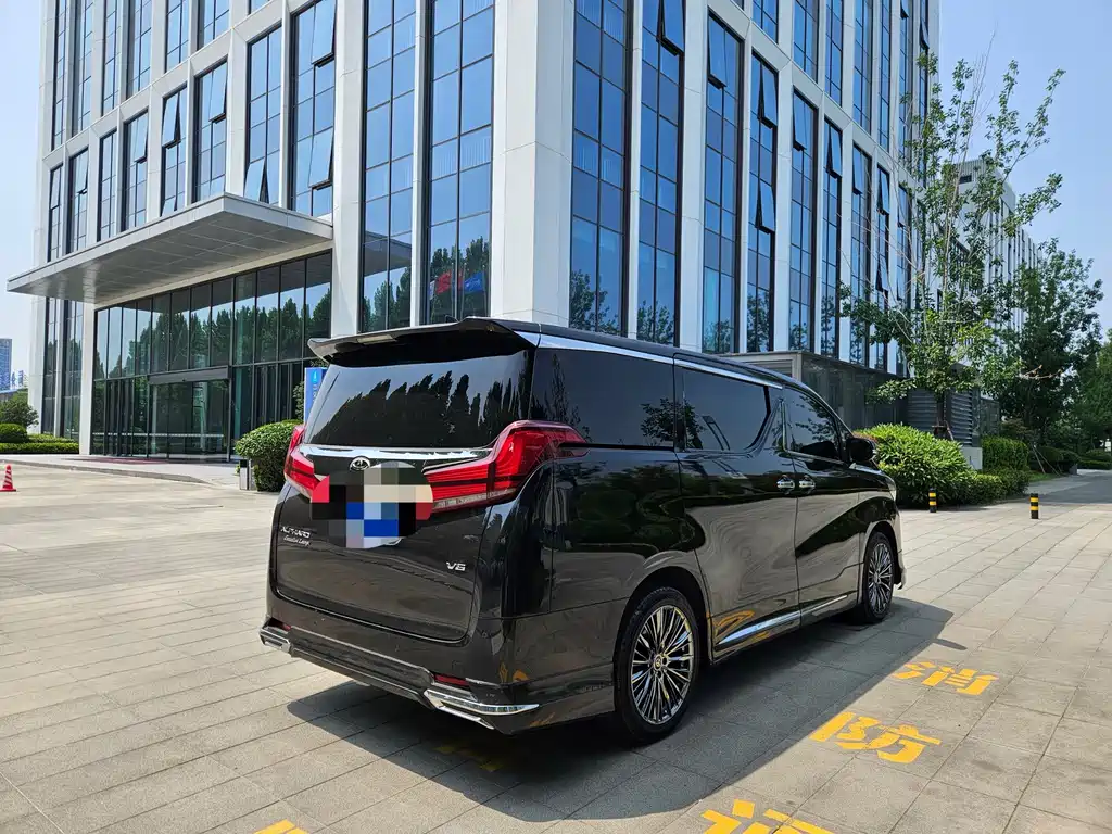 Toyota Alphard — фото 3