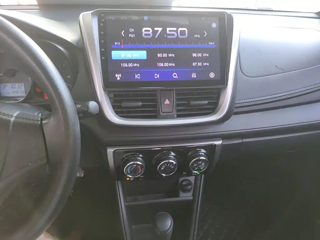 Toyota Yaris L — фото 13