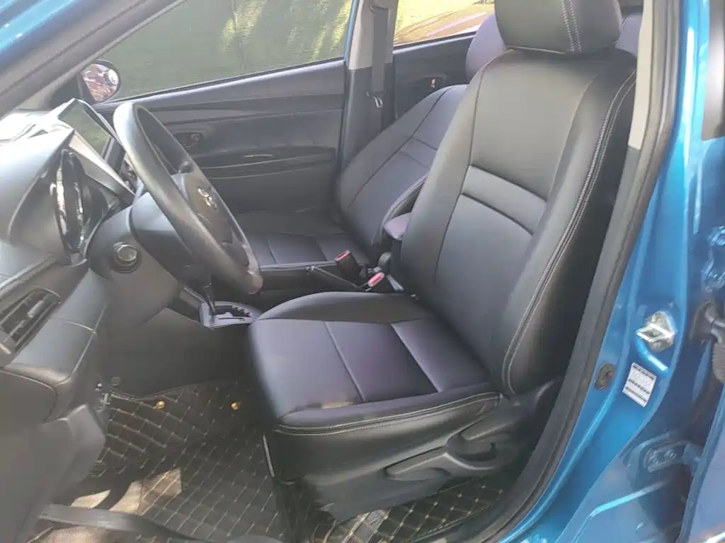 Toyota Yaris L — фото 15