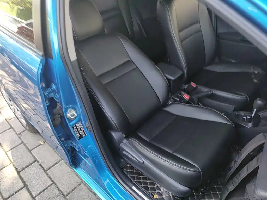 Toyota Yaris L — фото 25