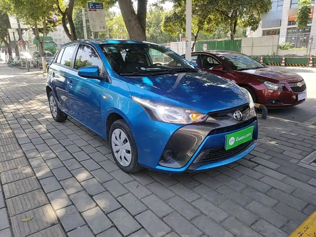 Toyota Yaris L — фото 4