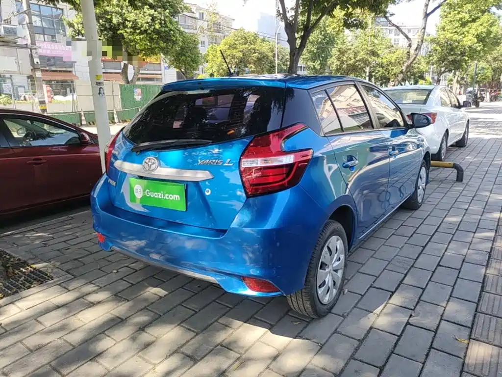 Toyota Yaris L — фото 7