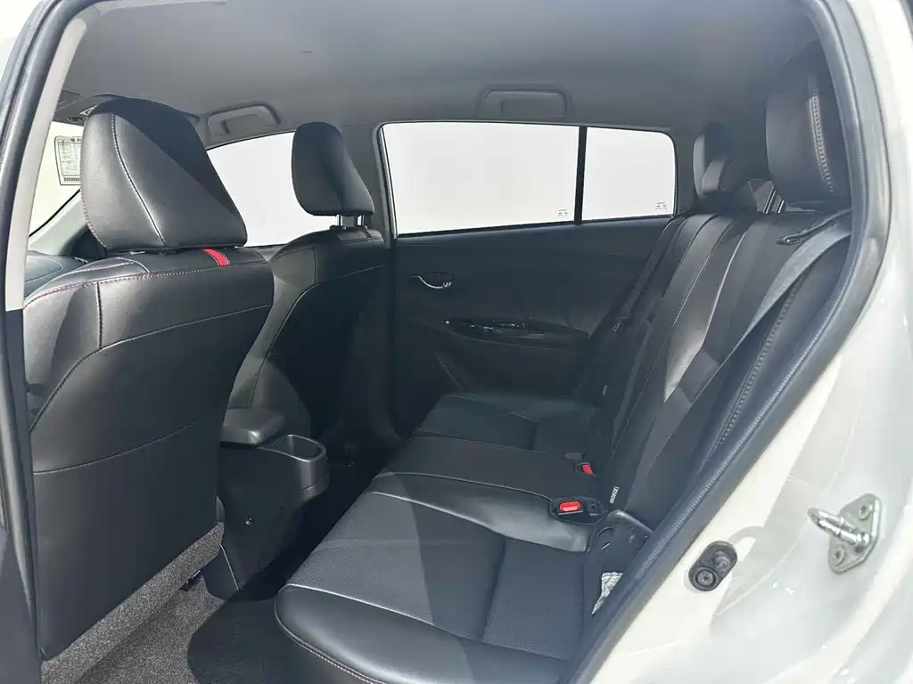 Toyota Yaris L — фото 13