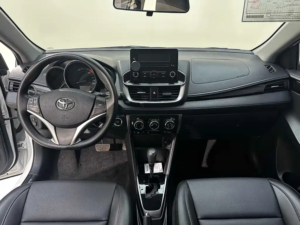 Toyota Yaris L — фото 14