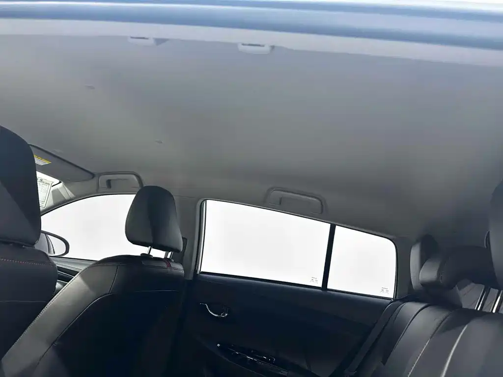 Toyota Yaris L — фото 15