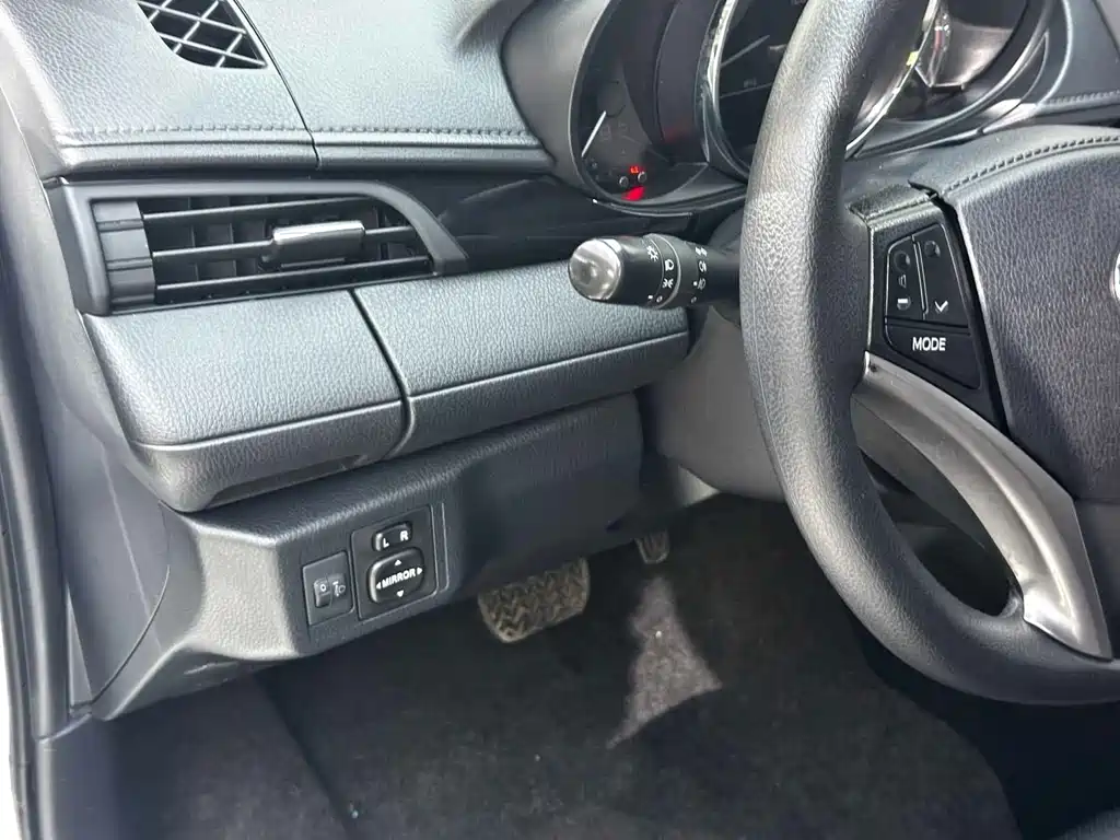 Toyota Yaris L — фото 17