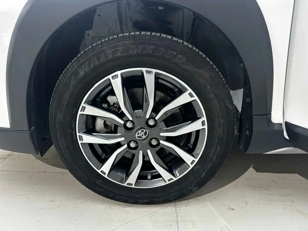 Toyota Yaris L — фото 20