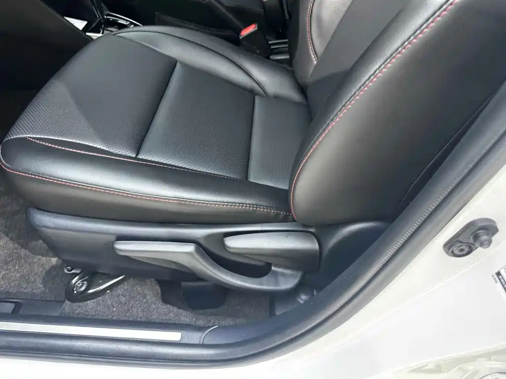 Toyota Yaris L — фото 21