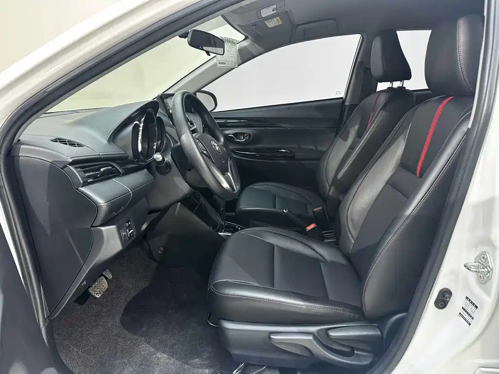 Toyota Yaris L — фото 22