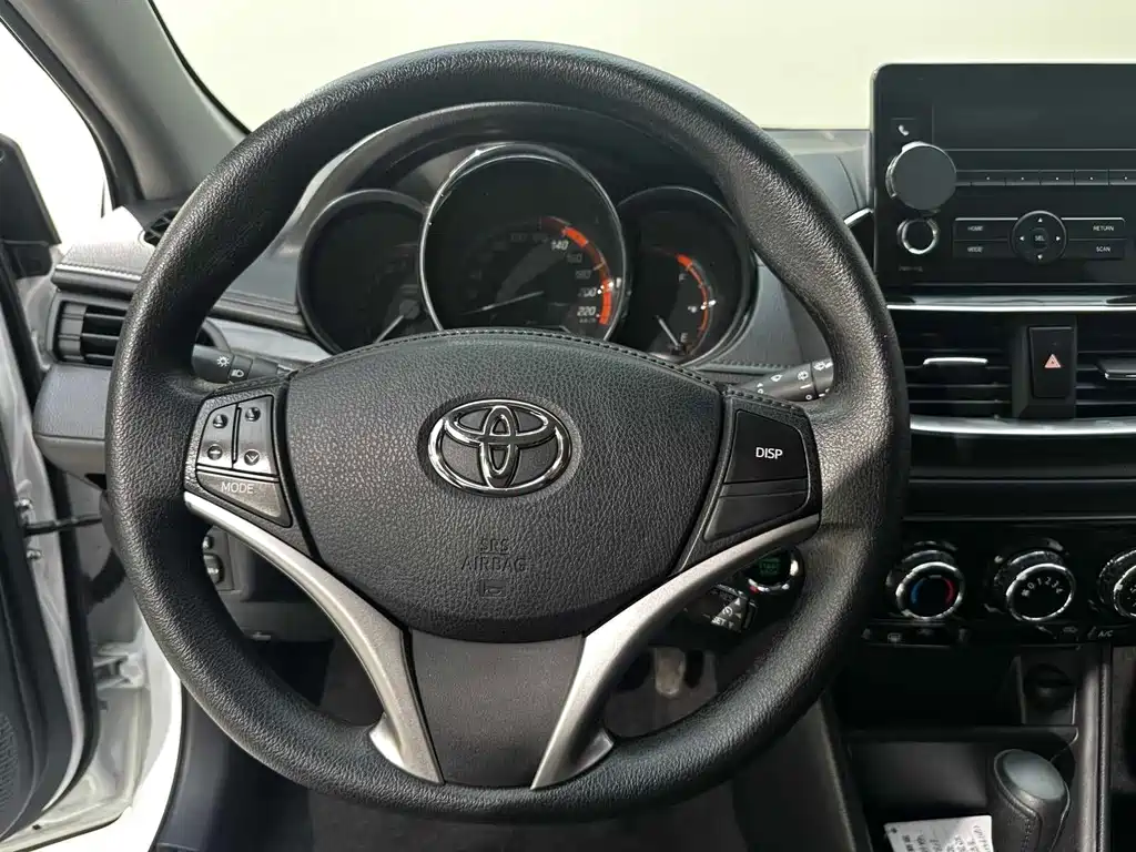 Toyota Yaris L — фото 28
