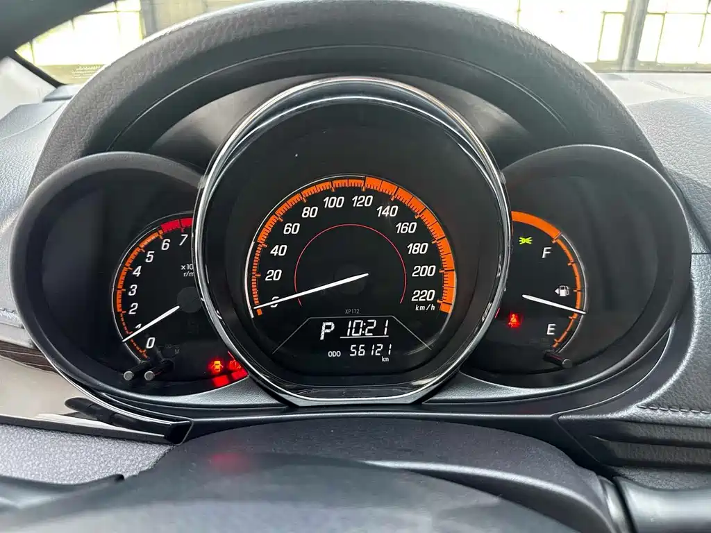 Toyota Yaris L — фото 9