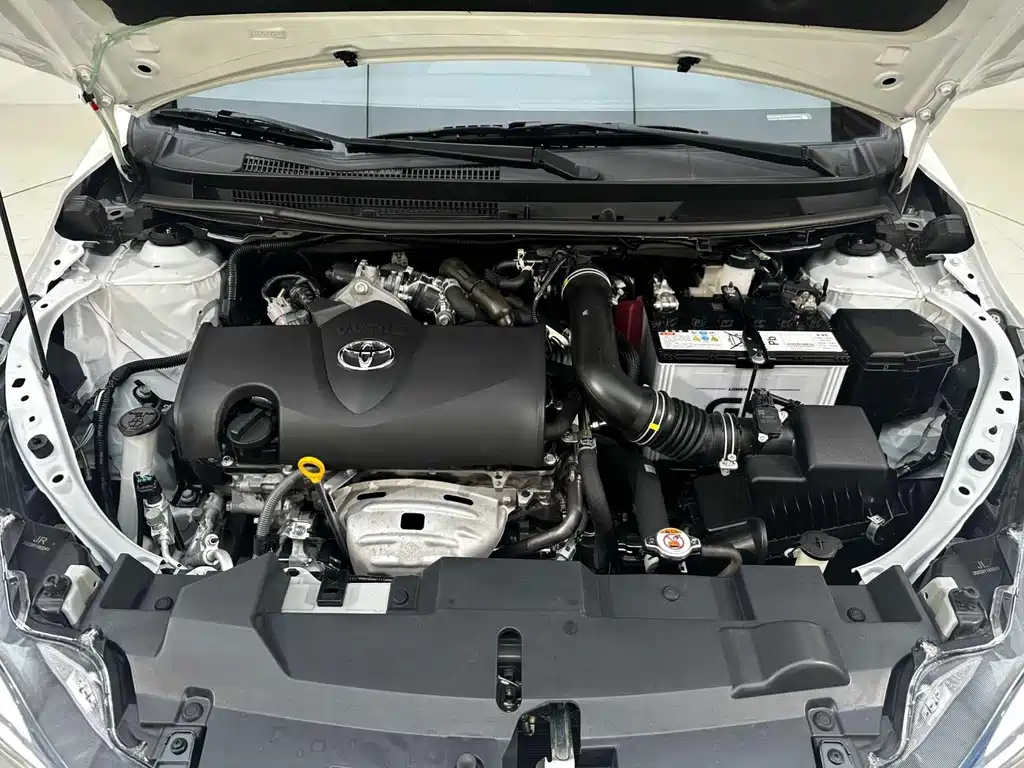 Toyota Yaris L — фото 10