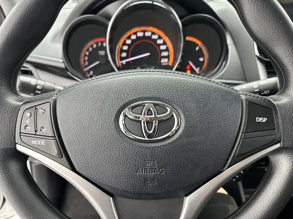 Toyota Yaris L — фото 14