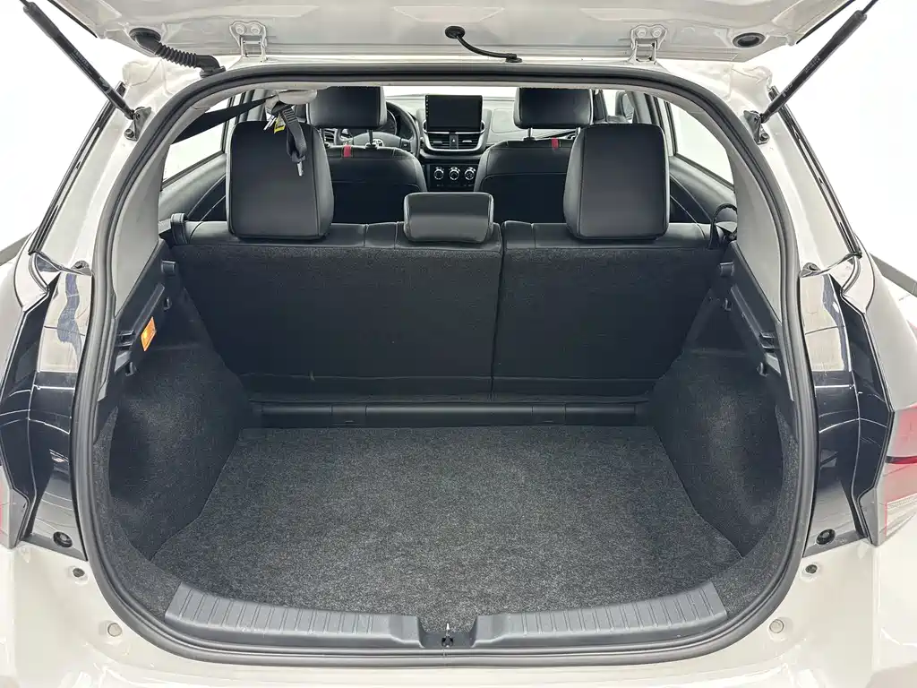 Toyota Yaris L — фото 17