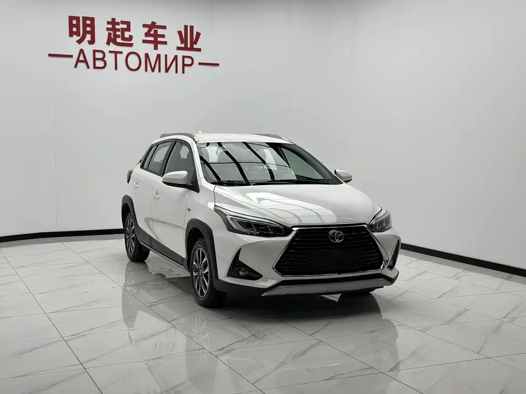 Toyota Yaris L — фото 3
