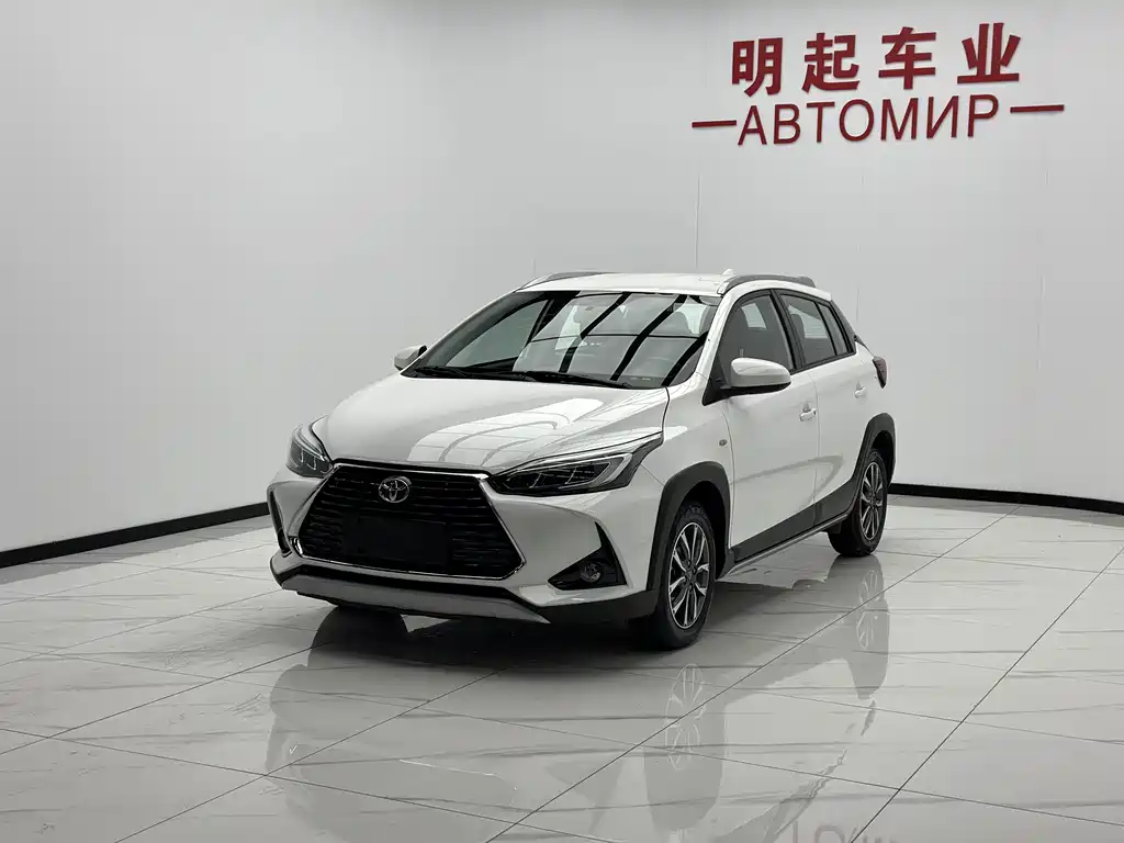 Toyota Yaris L — фото 4