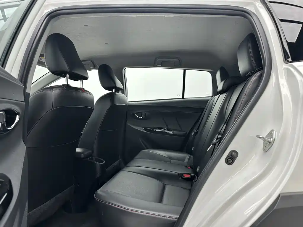 Toyota Yaris L — фото 6