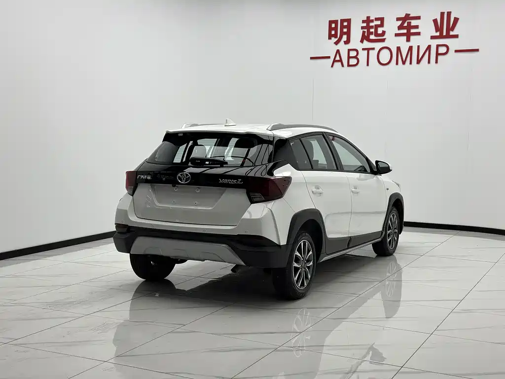 Toyota Yaris L — фото 9