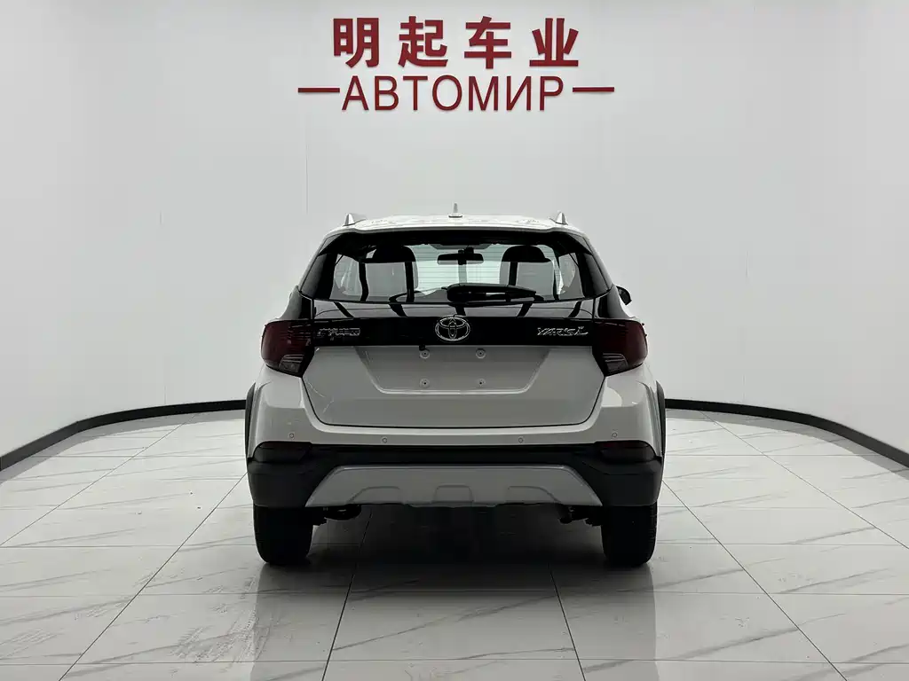 Toyota Yaris L — фото 10