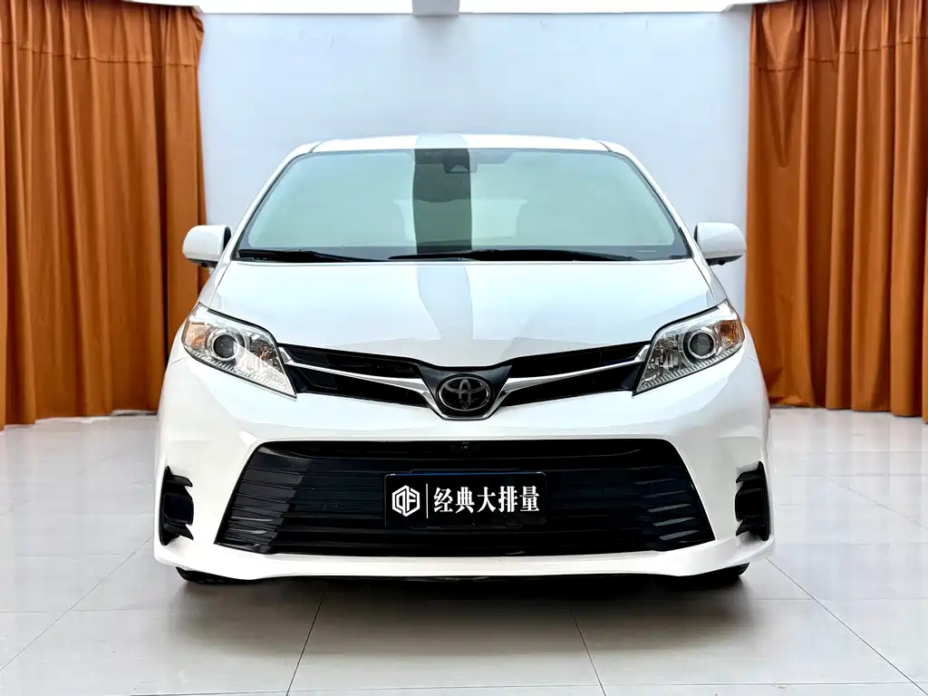 Toyota Sienna — фото 2