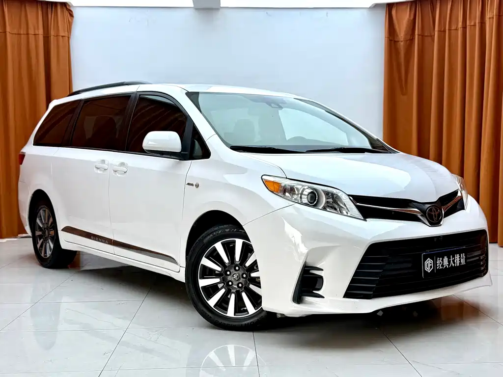Toyota Sienna — фото 3