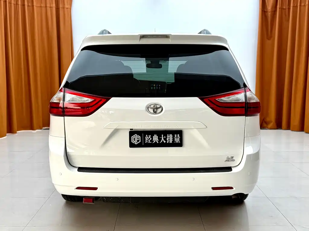 Toyota Sienna — фото 5