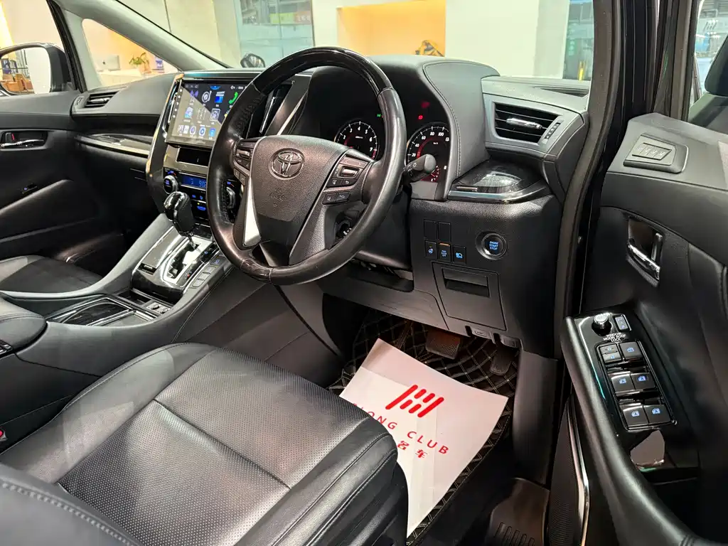 Toyota Alphard — фото 5