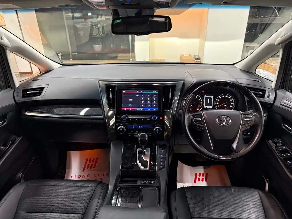 Toyota Alphard — фото 8