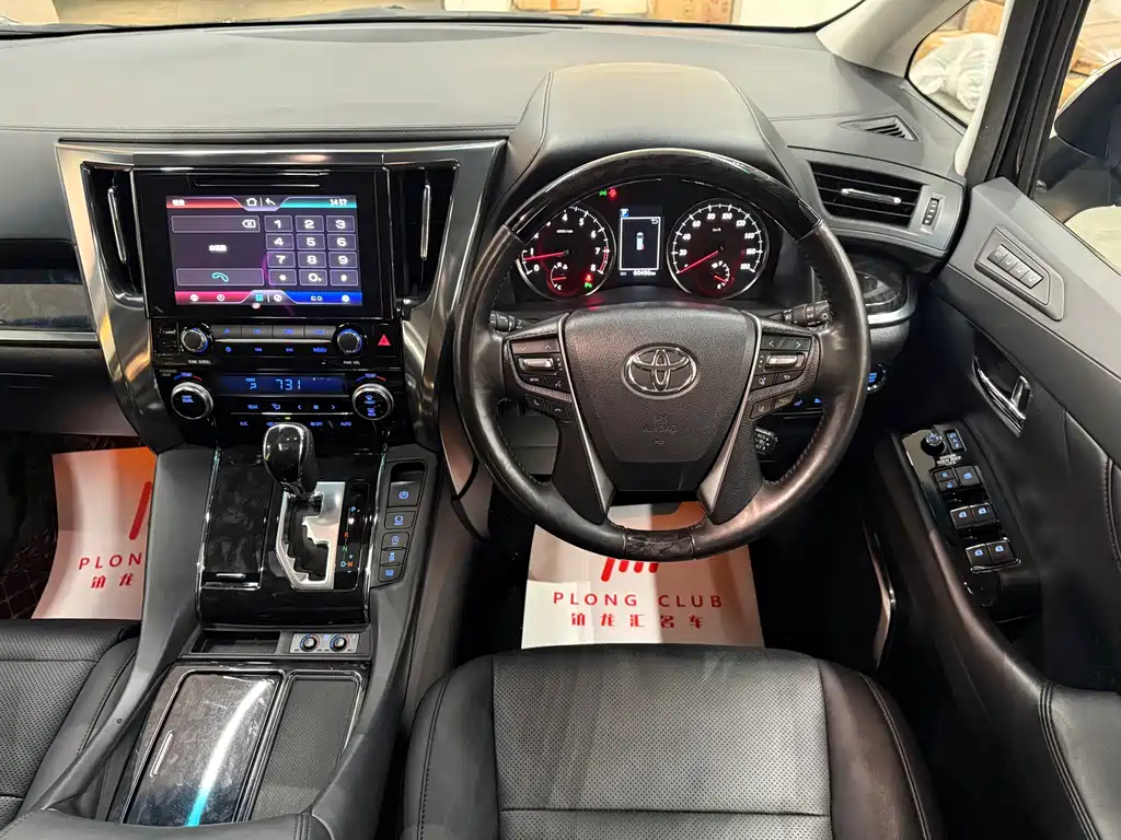 Toyota Alphard — фото 9