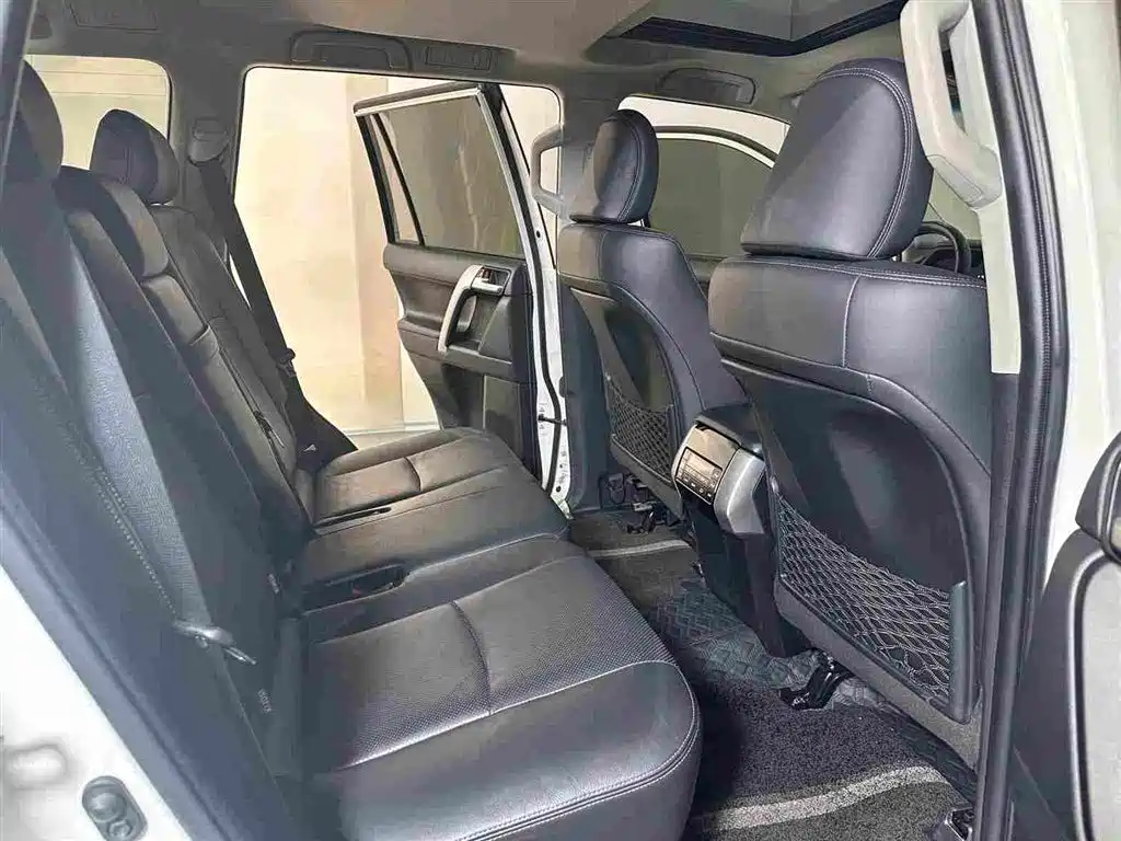 Toyota Prado — фото 14