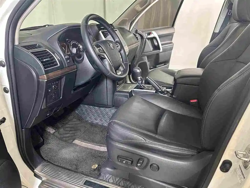 Toyota Prado — фото 15