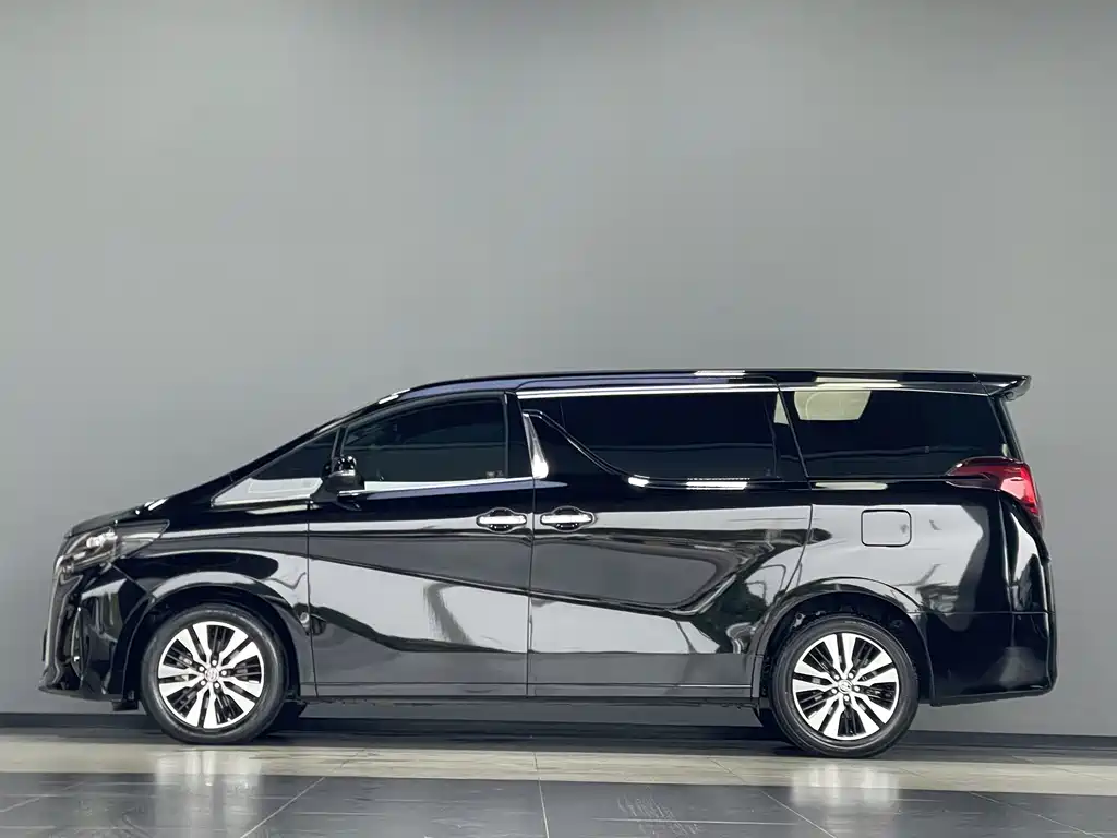 Toyota Alphard — фото 3