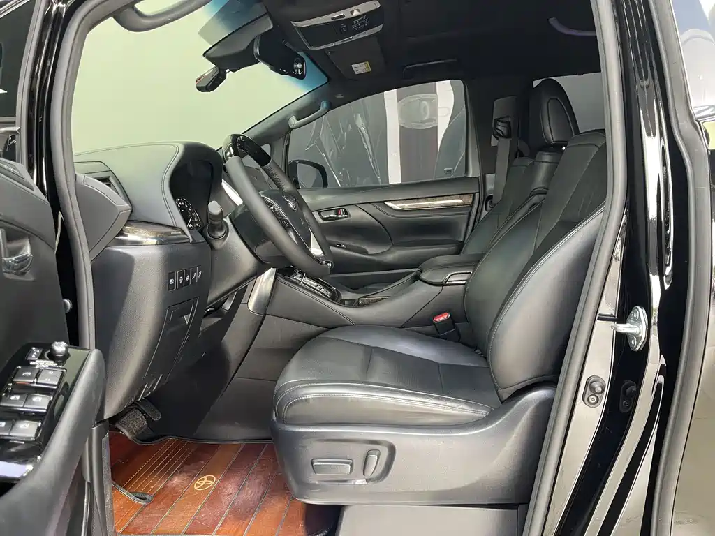 Toyota Alphard — фото 5