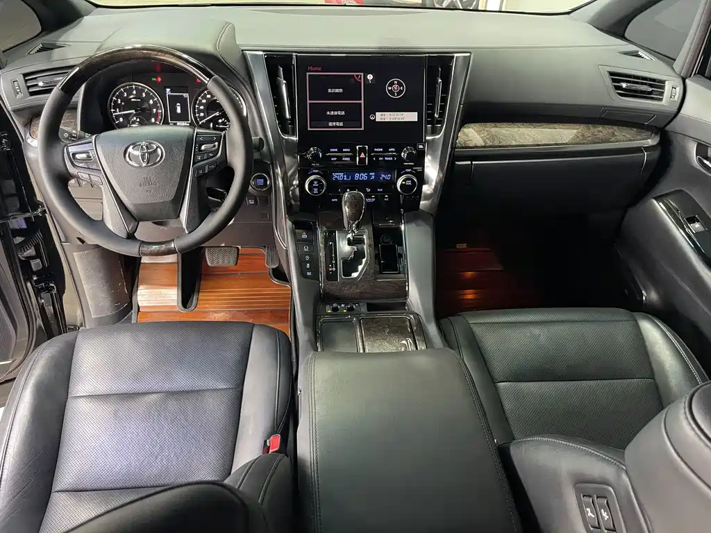 Toyota Alphard — фото 8