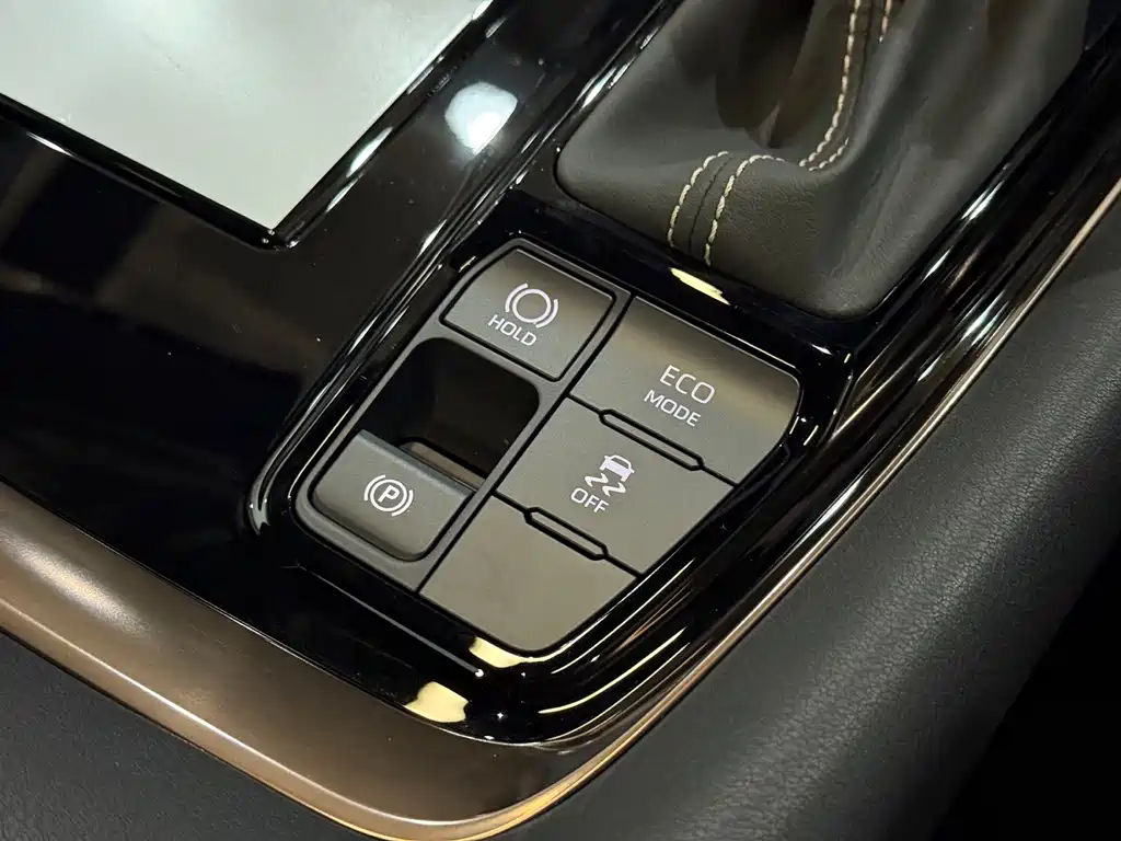 Toyota Alphard — фото 17