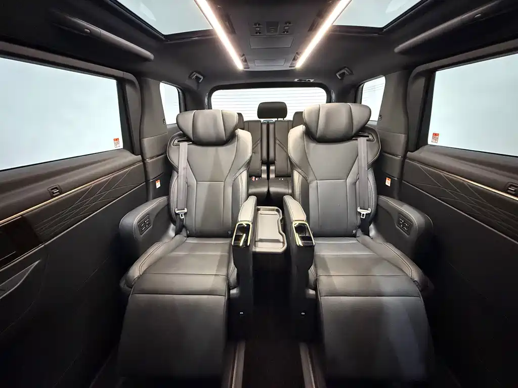 Toyota Alphard — фото 10