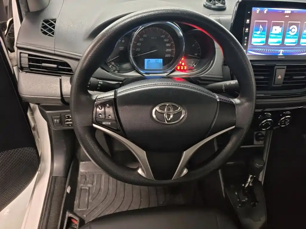 Toyota Vios — фото 11