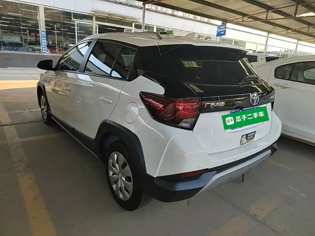 Toyota Yaris L — фото 5