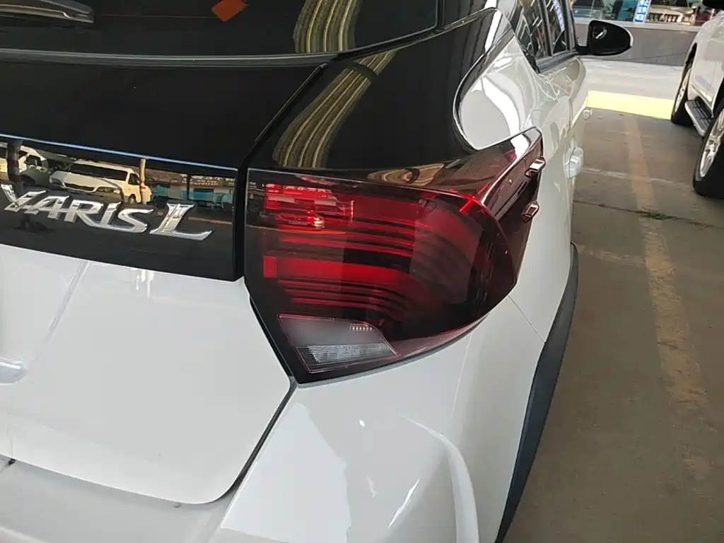 Toyota Yaris L — фото 8