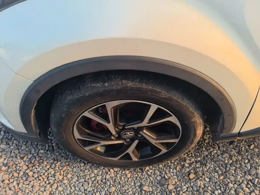 Toyota C-HR — фото 23