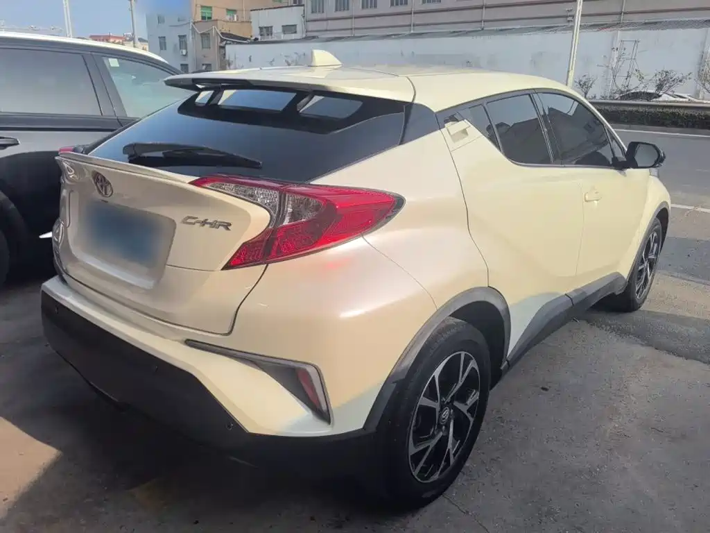 Toyota C-HR — фото 7