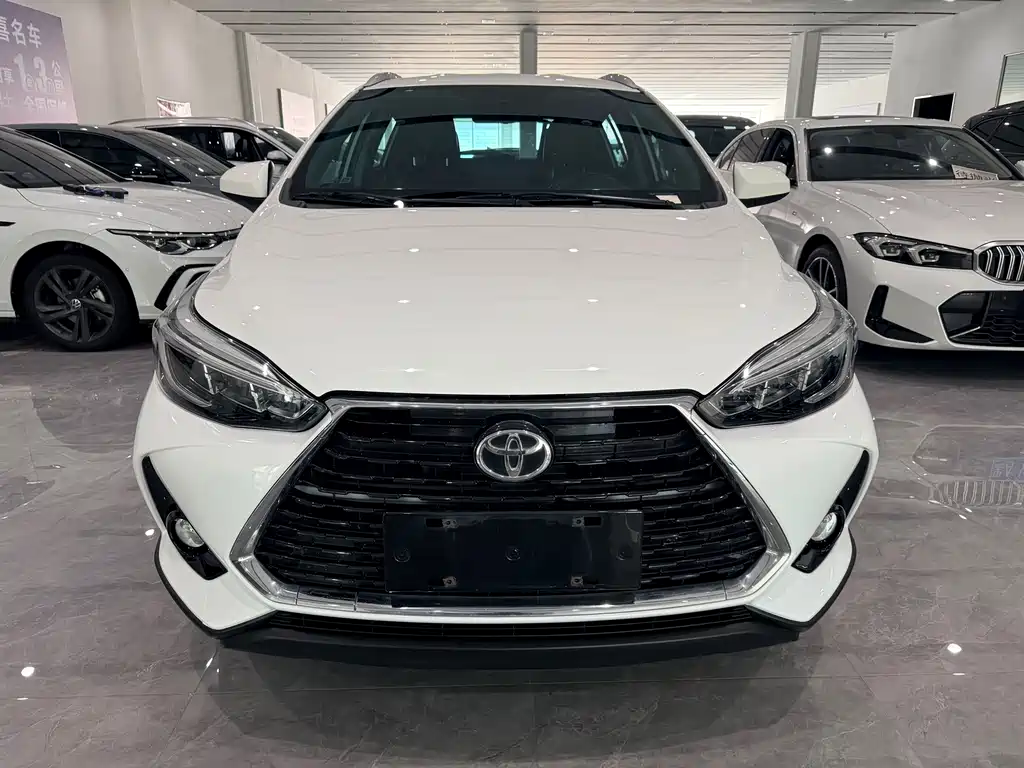 Toyota Yaris L — фото 2