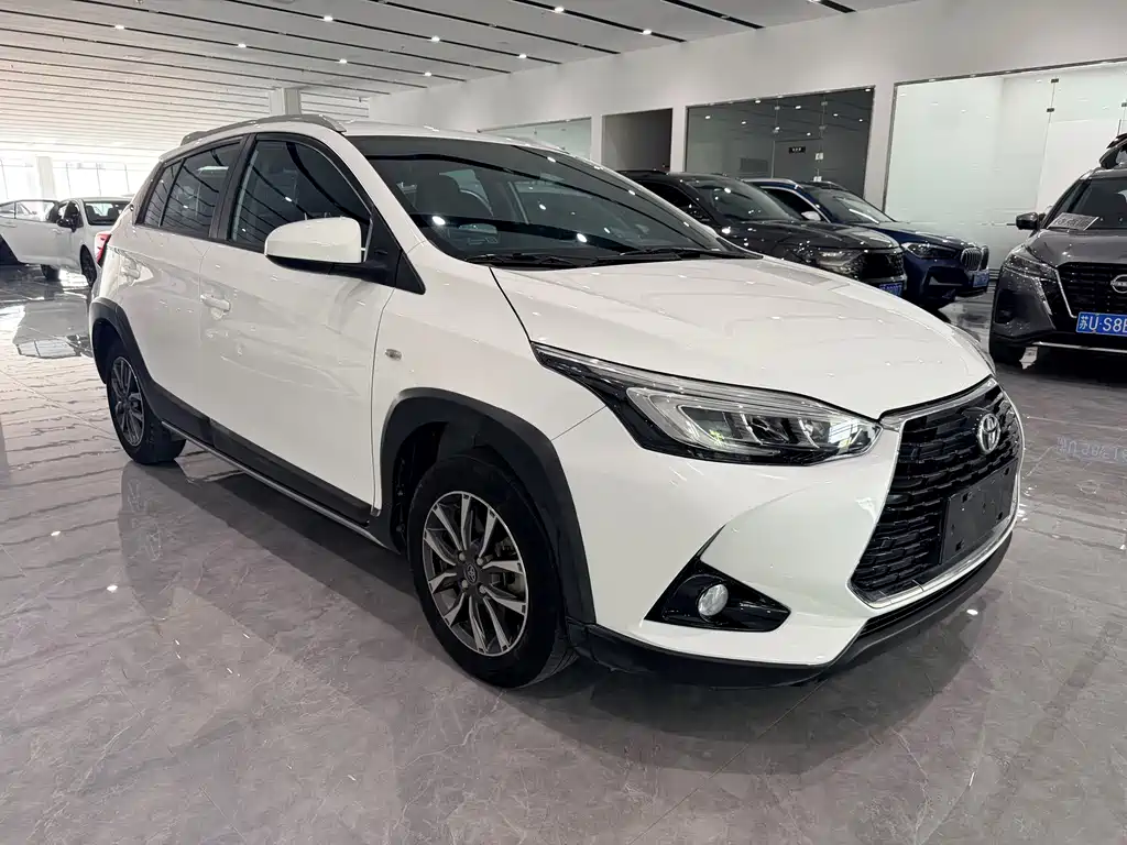 Toyota Yaris L — фото 3